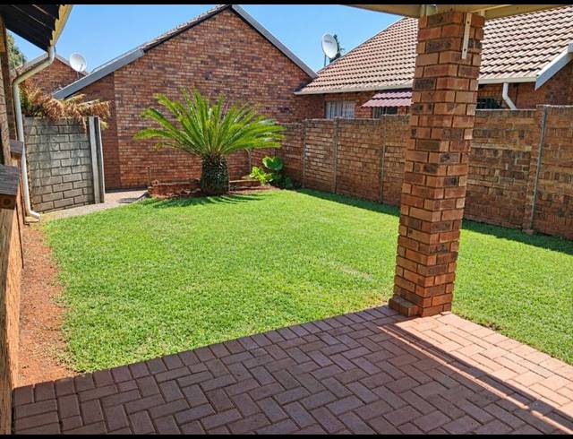 3 BEDROOM TOWNHOUSE FOR SALE IN DIE HOEWES